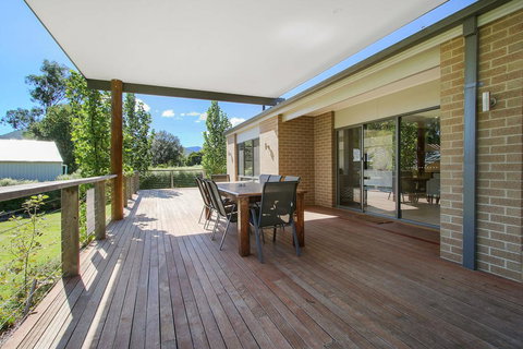 Always Bright - A Bright Escape - Pubs and Clubs 3