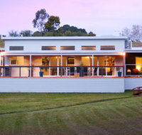 Alyonah Daylesford - Pubs and Clubs