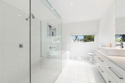 Amalfi Dream - Luxury Villa With Pool And Spa, Walk To Beach And Shops - Pubs and Clubs 2