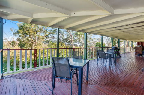 Amamoor Homestead Bed & Breakfast And Country Cottages - Pubs and Clubs 2