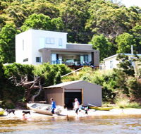 Amazing Ansons Bay Absolute Waterfront Beach House - Pubs and Clubs