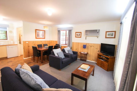 Amber Cottage - Pubs and Clubs 3