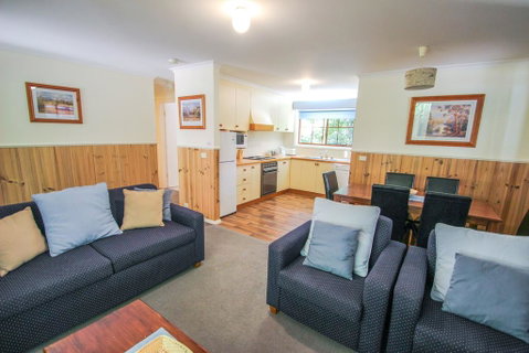 Amber Cottage - Pubs and Clubs 2