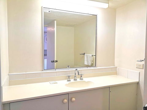 Anacapri Holiday Resort Apartments - Pubs and Clubs 2