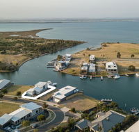 Anchored - Access to the Gippsland Lakes - Pubs and Clubs