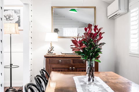 Anchored In Byron - Pubs and Clubs 3