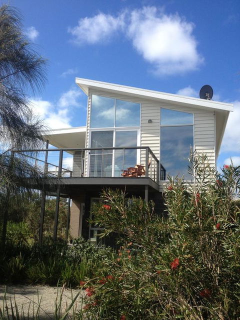 Anchors Beach House - Go Out 3