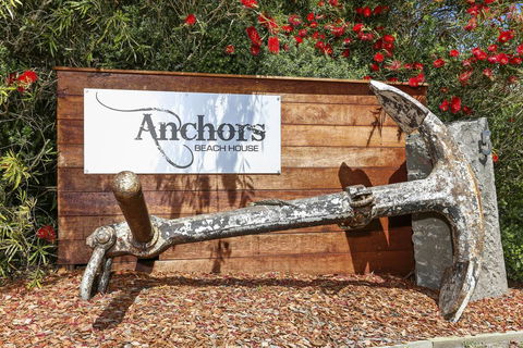 Anchors Beach House - Go Out 2