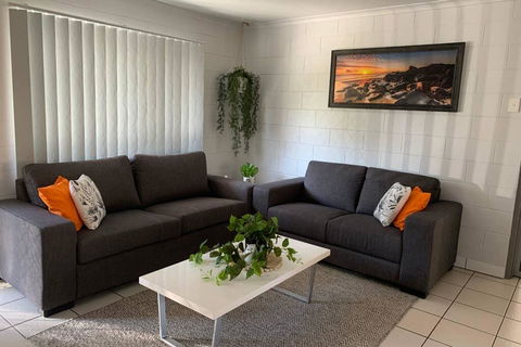 Andergrove Home With A Garden View-Wi-fi & Netflix - Go Out 0