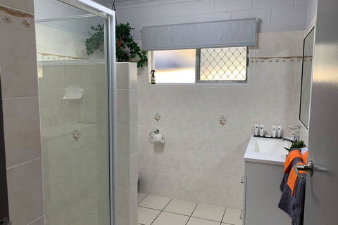 Andergrove Home With A Garden View-Wi-fi & Netflix - Go Out 3