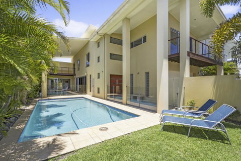 ANGOURIE HOUSE - SALT VILLAGE - Go Out 0