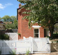 Annies Garden Cottage - Pubs and Clubs