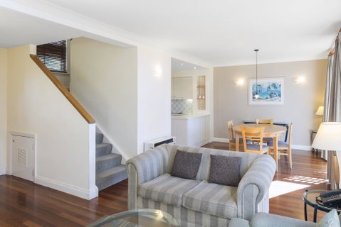 Apartments @ 15 Thompsons - Pubs and Clubs 2