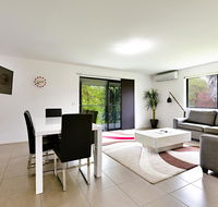 Apex Park Holiday Apartments - Pubs and Clubs