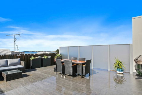 APOLLO 13 PENTHOUSE - Free Wifi & Huge Terrace! - Pubs and Clubs 3