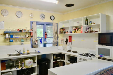 Apollo Bay Backpackers - Pubs and Clubs 3