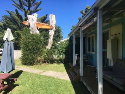 Apollo Bay Backpackers - Pubs and Clubs 1