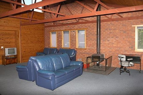 Apollo Bay Backpackers Lodge - Pubs and Clubs 1