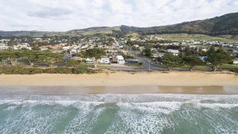 Apollo Bay Beach House - Pubs and Clubs 1