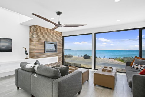 Apollo Bay Beach House - Pubs and Clubs 2