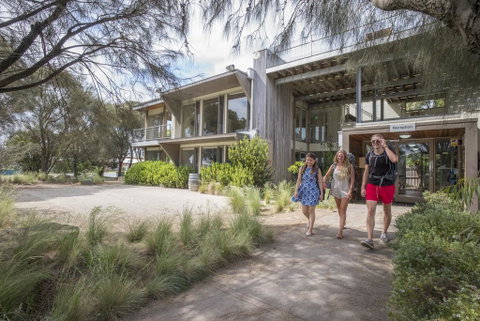 Apollo Bay Eco YHA - Pubs and Clubs 1