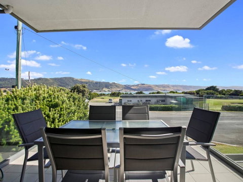 APOLLO BLUE 4 - Modern Waterfront Apartment - Pubs and Clubs 0
