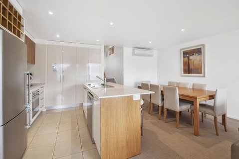 APOLLO BLUE 6 - Modern Waterfront Apartment - Go Out 3