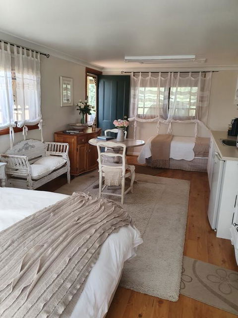 Appin Homestay B & B - Pubs and Clubs 2