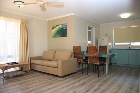 Aqua Villa Holiday Apartments - Go Out 1