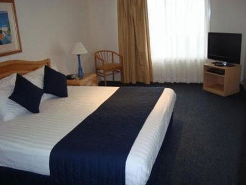 Aqualuna Beach Resort - Go Out 1