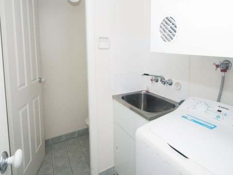Aquarius Apartment 3 - Pubs and Clubs 1