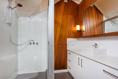 Aquarius Backpackers Resort - Pubs and Clubs 1