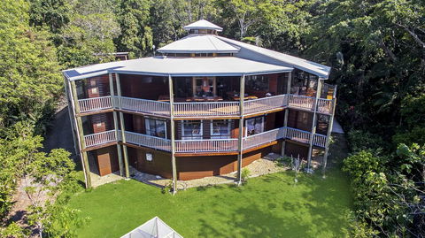 Aquila Retreat Mansion - Go Out 3
