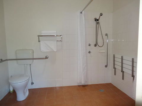 Arabella Garden Inn - Pubs and Clubs 0