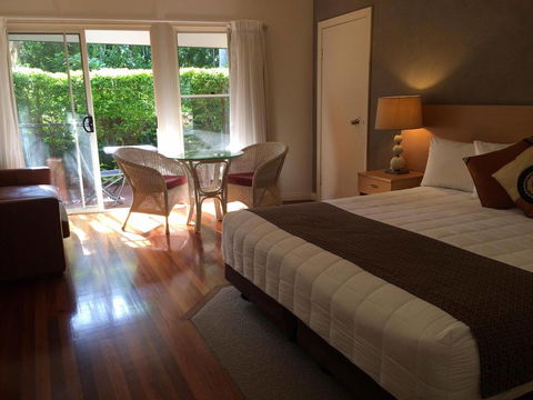 Arabella Garden Inn - Pubs and Clubs 2