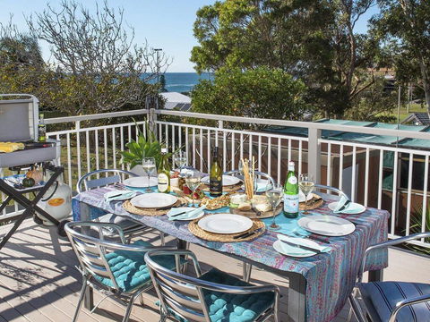 Araluen On Holden - Great Deck With Ocean Views - Pubs and Clubs 0