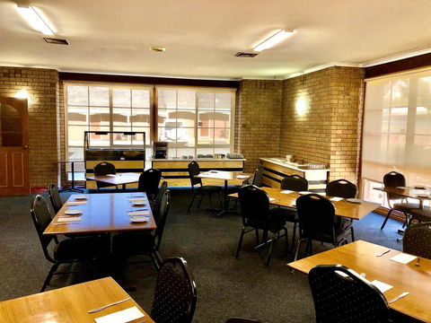 Ararat Colonial Lodge Motel - Pubs and Clubs 1