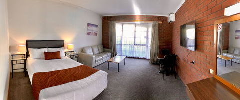 Ararat Colonial Lodge Motel - Pubs and Clubs 2