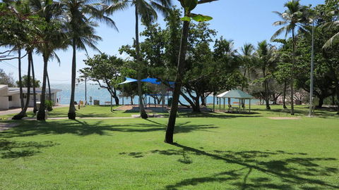 Arcadia Villas Unit 3 - Pubs and Clubs 1