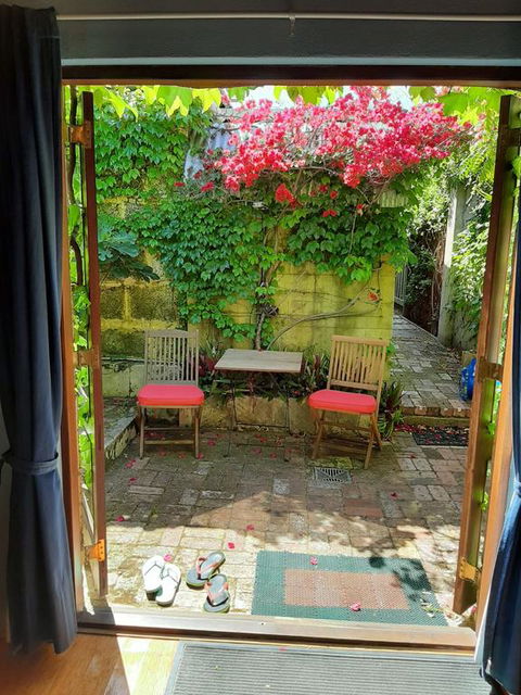 Art & Garden Retreat - Pubs and Clubs 3