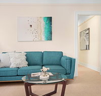 Art Deco apartment steps from harbour and beach - Go Out