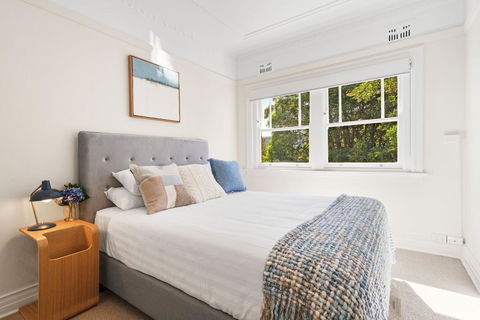 Art Deco Apartment Steps From Harbour And Beach - Pubs and Clubs 1