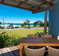 ArtHOUSE Beachfront Accommodation - Pubs and Clubs