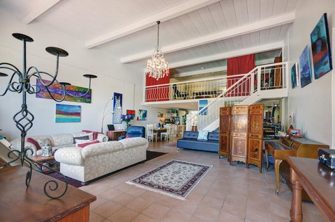 Arty Warehouse Apartment - Stroll To South Beach - Pubs and Clubs 2