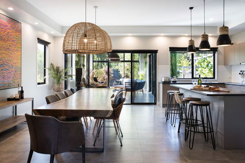 Arya - Pubs and Clubs 0