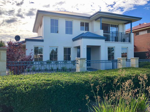 Ashington Gardens - Pubs and Clubs 0