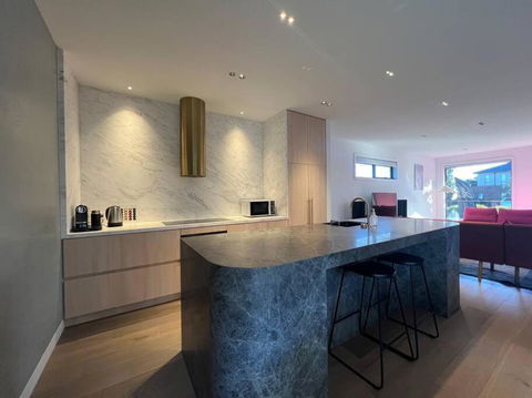 Luxurious Family Retreat - Pubs and Clubs 0