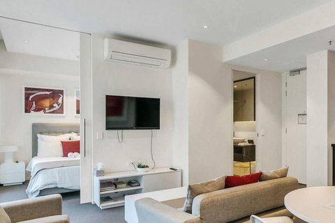 Luxury 2 Bdrm In Watson At Walkerville With Balcony, FREE Carpark, Near Adelaide CBD - Pubs and Clubs 0