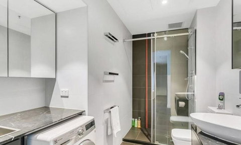 Luxury 2 Bdrm In Watson At Walkerville With Balcony, FREE Carpark, Near Adelaide CBD - Pubs and Clubs 1
