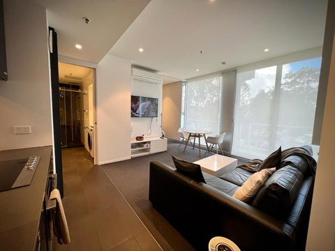 Luxury 2 Bedroom Suite Near Adelaide With A Car Park - Pubs and Clubs 2